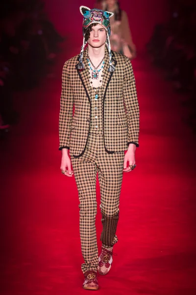 Look 46